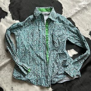 Woman’s cinch shirt